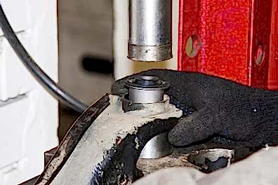 Замена сайлентблоков продольных рычагов в санрено